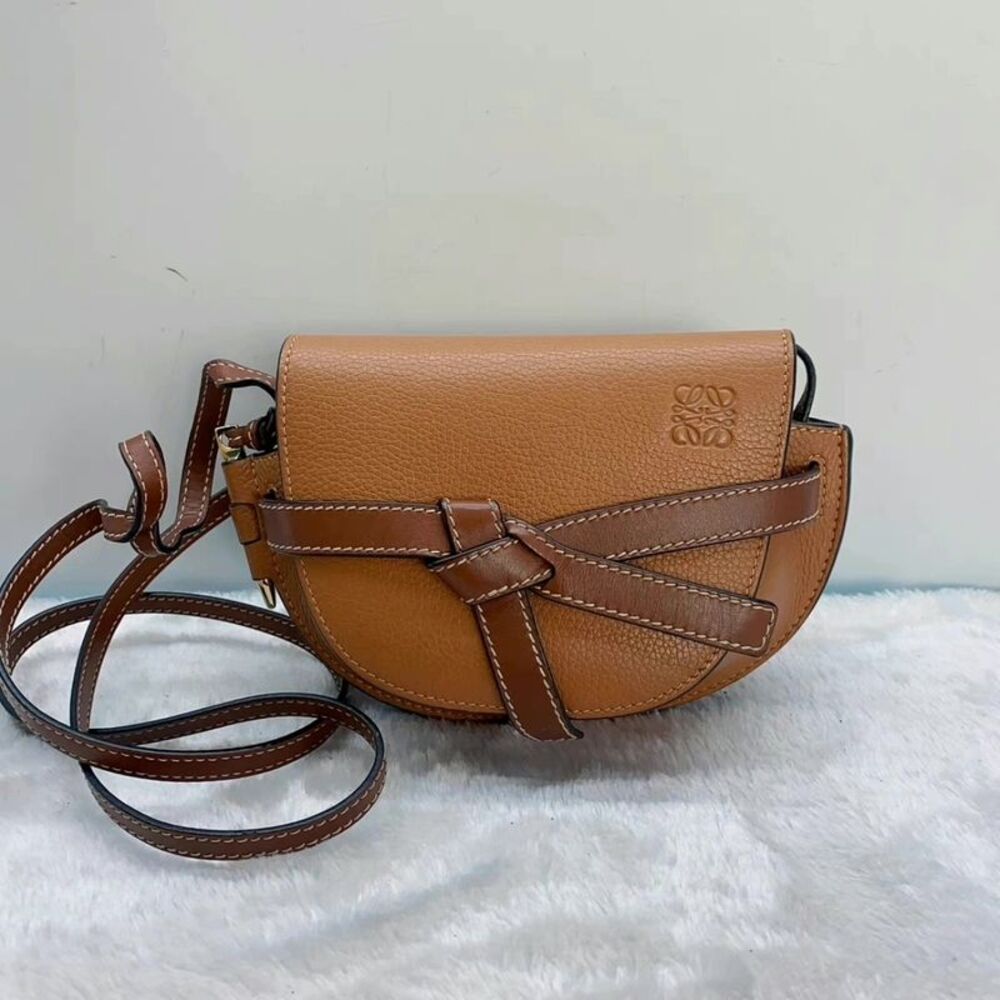 Loewe Women Pre-Loved Bag Very Good Condition